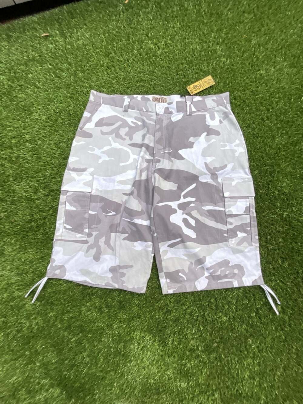 NWT BTL Beyond The Limit Men's White Camo Cargo Shorts Size 42